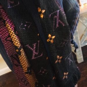 Louis Vuitton Accessories - Auth LV scarf Louis Vuitton Accessories - Auth LV scarf